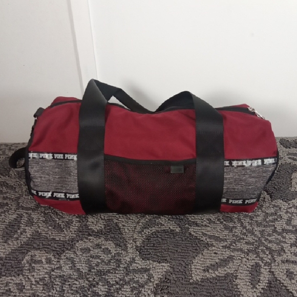 Pink Victoria Secret Gym Duffle Weekender Bag Burgundy Black Bag - Picture 1 of 10